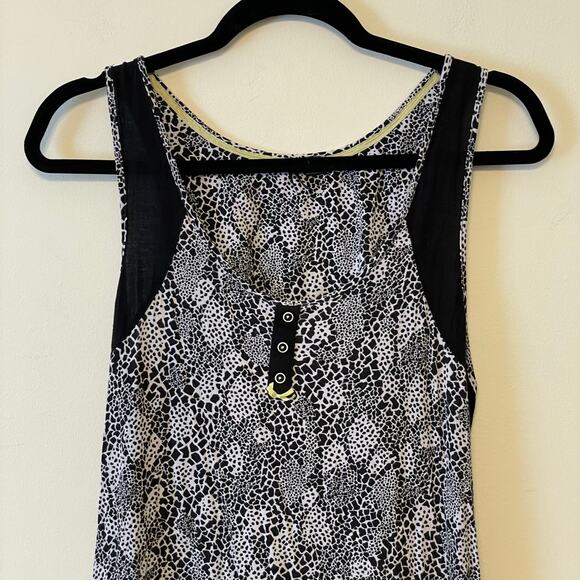 (2) Dillards Pajamas M shorts / S top AOP black white giraffe animal print - Picture 3 of 15